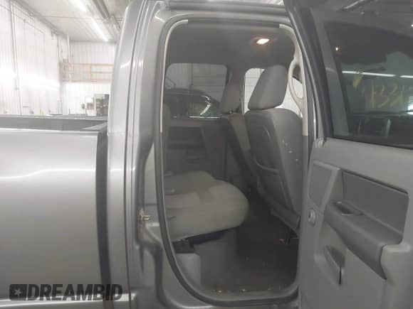 2007 Dodge 1500 SLT z VIN 1D7HU18257J523396, wystawiony jako IAAI lot #43312304 z przebiegiem 221 564 mil mil oraz . Historia ofert i sprzedaży dostępna na DreamBid. Obrazek 8.