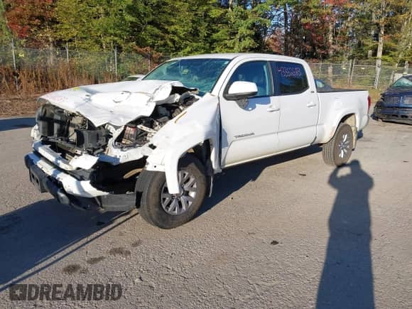 2016 Toyota Tacoma SR5 с VIN 5TFDZ5BN5GX012143, выставлен на аукционе IAAI как лот 43352583 с пробегом 86 812 миль миль и . История ставок и продаж доступна на DreamBid. Изображение 17.