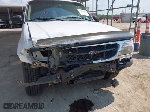 2000 Ford Explorer XLT z VIN 1FMZU63E9YZB78272, wystawiony jako IAAI lot #43228286 z przebiegiem 100 687 mil mil oraz . Historia ofert i sprzedaży dostępna na DreamBid. Obrazek 6.