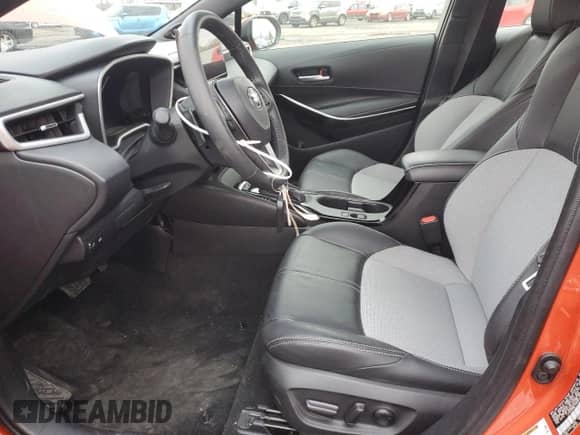 2024 Toyota Corolla XSE z VIN JTNC4MBE1R3227562, wystawiony jako Copart lot #42826235 z przebiegiem 10 932 mil mil oraz Szkoda całkowita • Salvage title. Historia ofert i sprzedaży dostępna na DreamBid. Obrazek 7.