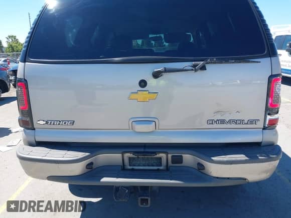 2005 Chevrolet Tahoe Z71 z VIN 1GNEK13TX5R211129, wystawiony jako IAAI lot #42701984 z przebiegiem 130 329 mil mil oraz . Historia ofert i sprzedaży dostępna na DreamBid. Obrazek 6.