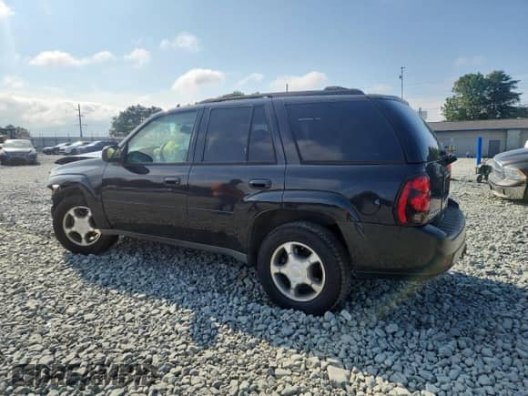 2008 Chevrolet TrailBlazer 2LT z VIN 1GNDS13S682162933, wystawiony jako Copart lot #70000185 z przebiegiem 173 935 mil mil oraz Szkoda całkowita • Salvage title. Historia ofert i sprzedaży dostępna na DreamBid. Obrazek 2.