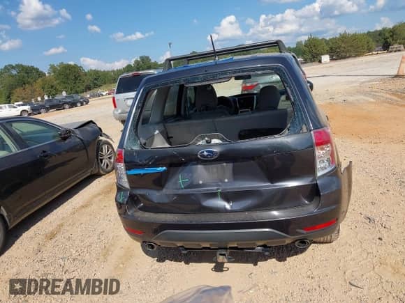 2010 Subaru Forester X с VIN JF2SH6ACXAH730564, выставлен на аукционе IAAI как лот 43275331 с пробегом 201 841 миль миль и . История ставок и продаж доступна на DreamBid. Изображение 16.