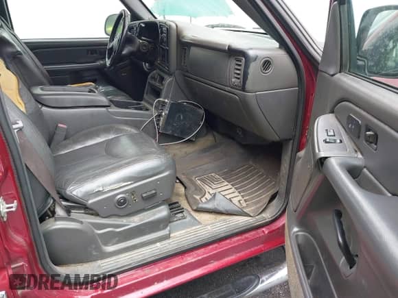 2004 GMC Sierra 1500 SLE z VIN 2GTEK13TX41417048, wystawiony jako IAAI lot #42403447 z przebiegiem 222 760 mil mil oraz . Historia ofert i sprzedaży dostępna na DreamBid. Obrazek 5.