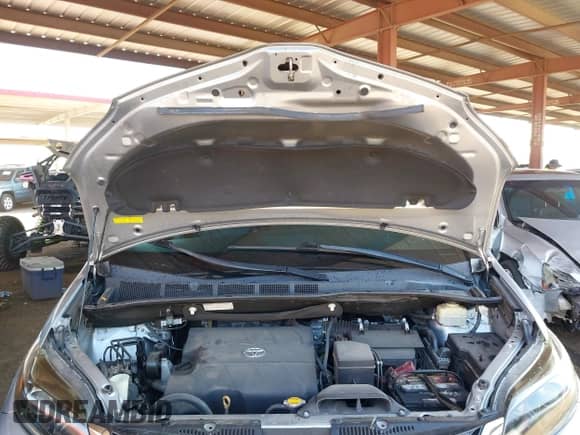 2016 Toyota Sienna SE with VIN 5TDXK3DC4GS726921, listed as a IAAI auction lot 42702860 with 87,970 mi miles and . Bid and sale history available at DreamBid. Image 10.