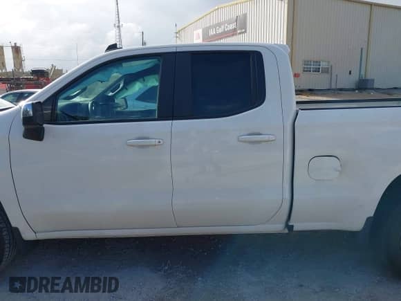 2020 Chevrolet Silverado 1500 LT z VIN 1GCRWCED8LZ159240, wystawiony jako IAAI lot #40765702 z przebiegiem 89 461 mil mil oraz . Historia ofert i sprzedaży dostępna na DreamBid. Obrazek 14.