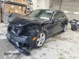 2011 Mercedes-Benz C 300 Sport z VIN WDDGF5EB8BA417471, wystawiony jako Copart lot #86325205 z przebiegiem 109 356 mil mil oraz Szkoda całkowita • Salvage title. Historia ofert i sprzedaży dostępna na DreamBid. Obrazek 1.