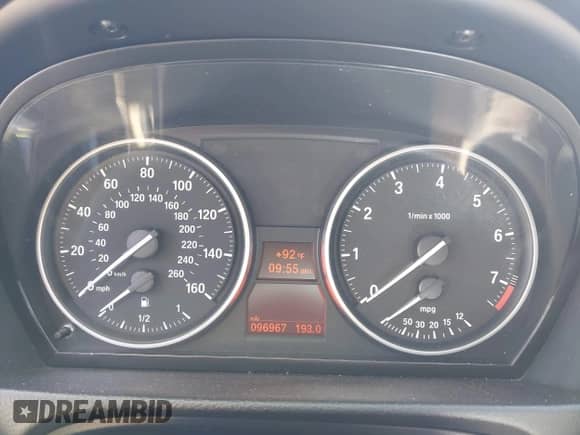 2010 BMW 3 Series 328i z VIN WBAPH5C58AA440231, wystawiony jako IAAI lot #43031069 z przebiegiem 96 967 mil mil oraz . Historia ofert i sprzedaży dostępna na DreamBid. Obrazek 7.