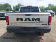 2017 Ram 1500 Rebel z VIN 1C6RR7YT2HS803629, wystawiony jako IAAI lot #42914264 z przebiegiem 76 836 mil mil oraz . Historia ofert i sprzedaży dostępna na DreamBid. Obrazek 16.