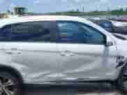 2021 Mitsubishi Outlander ES z VIN JA4ARUAUXMU019523, wystawiony jako IAAI lot #42336090 z przebiegiem 62 633 mil mil oraz . Historia ofert i sprzedaży dostępna na DreamBid. Obrazek 13.