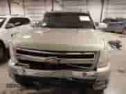 2007 Chevrolet Silverado 1500 1LT z VIN 3GCEK13307G545178, wystawiony jako IAAI lot #41364329 z przebiegiem 241 256 mil mil oraz . Historia ofert i sprzedaży dostępna na DreamBid. Obrazek 12.