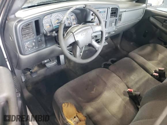 2003 Chevrolet Silverado 1500 z VIN 1GCEC14X53Z143763, wystawiony jako Copart lot #67801735 z przebiegiem 277 930 mil mil oraz Czysty tytuł • Clean title. Historia ofert i sprzedaży dostępna na DreamBid. Obrazek 8.