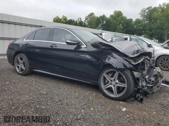2015 Mercedes-Benz C 300 Luxury z VIN 55SWF4KB1FU051790, wystawiony jako Copart lot #68688765 z przebiegiem Nie podano mil oraz Szkoda całkowita • Salvage title. Historia ofert i sprzedaży dostępna na DreamBid. Obrazek 4.