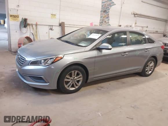 2016 Hyundai Sonata SE с VIN 5NPE24AF2GH393474, выставлен на аукционе IAAI как лот 42637659 с пробегом 93 689 миль миль и . История ставок и продаж доступна на DreamBid. Изображение 17.