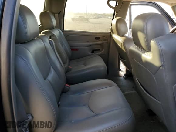 2006 Chevrolet Suburban LT z VIN 3GNGC26U66G132011, wystawiony jako Copart lot #84017714 z przebiegiem Nie podano mil oraz Czysty tytuł • Clean title. Historia ofert i sprzedaży dostępna na DreamBid. Obrazek 11.