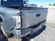 2024 Toyota Tacoma SR5 z VIN 3TMKB5FN2RM000305, wystawiony jako IAAI lot #42108145 z przebiegiem Nie podano mil oraz . Historia ofert i sprzedaży dostępna na DreamBid. Obrazek 13.