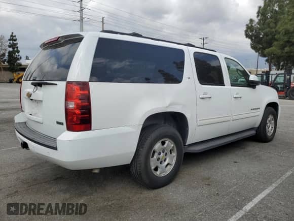 2010 Chevrolet Suburban LT z VIN 1GNUCJE05AR210539, wystawiony jako Copart lot #54875855 z przebiegiem 166 305 mil mil oraz Czysty tytuł • Clean title. Historia ofert i sprzedaży dostępna na DreamBid. Obrazek 3.