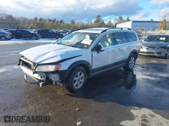 2012 Volvo XC70 3.2L with VIN YV4940BZ8C1143880, listed as a IAAI auction lot 41443930 with 221,467 mi miles and . Bid and sale history available at DreamBid. Image 17.