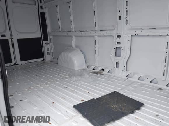 2025 Ram ProMaster Cargo Tradesman с VIN 3C6MRVJG5SE517733, выставлен на аукционе IAAI как лот 42302812 с пробегом 3 824 миль миль и . История ставок и продаж доступна на DreamBid. Изображение 8.