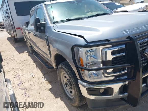 2023 Ford F-250 XL z VIN 1FT7W2BT9PEC29192, wystawiony jako IAAI lot #42893211 z przebiegiem Nie podano mil oraz . Historia ofert i sprzedaży dostępna na DreamBid. Obrazek 1.