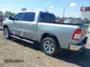 2019 Ram 1500 Big Horn z VIN 1C6SRFFT2KN620123, wystawiony jako IAAI lot #43352802 z przebiegiem 112 943 mil mil oraz . Historia ofert i sprzedaży dostępna na DreamBid. Obrazek 3.