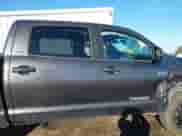 2015 Toyota Tundra SR5 z VIN 5TFDY5F12FX425095, wystawiony jako IAAI lot #43442415 z przebiegiem 288 124 mil mil oraz . Historia ofert i sprzedaży dostępna na DreamBid. Obrazek 14.