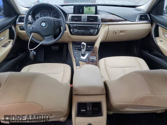 2017 BMW 3 Series 320i xDrive z VIN WBA8E5G55HNU22618, wystawiony jako Copart lot #55769045 z przebiegiem 81 163 mil mil oraz Szkoda całkowita • Salvage title. Historia ofert i sprzedaży dostępna na DreamBid. Obrazek 8.