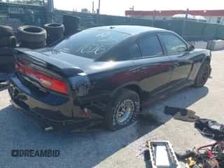 2013 Dodge Charger SRT-8 Super Bee z VIN 2C3CDXGJ4DH514271, wystawiony jako IAAI lot #42417095 z przebiegiem Nie podano mil oraz . Historia ofert i sprzedaży dostępna na DreamBid. Obrazek 4.
