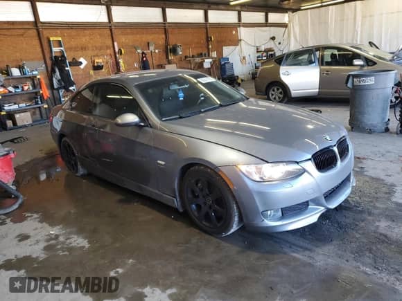 2009 BMW 3 Series 328i xDrive с VIN WBAWV53589PF95572, выставлен на аукционе Copart как лот 86241455 с пробегом 96 557 миль миль и Списание • Salvage title. История ставок и продаж доступна на DreamBid. Изображение 4.