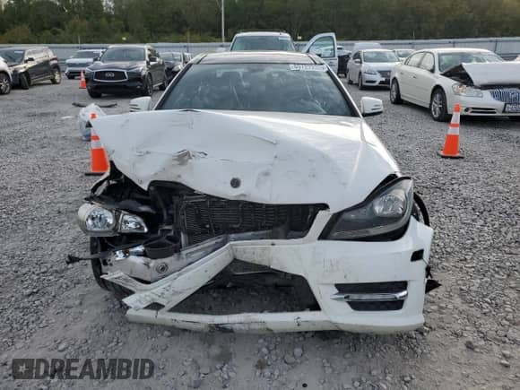 2012 Mercedes-Benz C 350 z VIN WDDGJ5HB3CF737375, wystawiony jako Copart lot #89727235 z przebiegiem 128 116 mil mil oraz Szkoda całkowita • Salvage title. Historia ofert i sprzedaży dostępna na DreamBid. Obrazek 5.