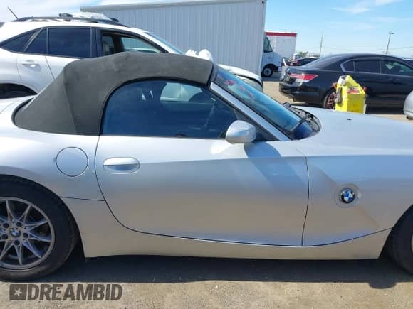 2005 BMW Z4 2.5i with VIN 4USBT33595LS58087, listed as a IAAI auction lot 41692941 with 159,167 mi miles and . Bid and sale history available at DreamBid. Image 13.