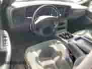 2003 Chevrolet Silverado 2500HD LT3 z VIN 1GCHK23G63F166218, wystawiony jako Copart lot #54987495 z przebiegiem 102 034 mil mil oraz Szkoda całkowita • Salvage title. Historia ofert i sprzedaży dostępna na DreamBid. Obrazek 8.