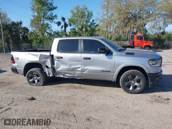 2024 Ram 1500 Big Horn z VIN 1C6SRFFT4RN158254, wystawiony jako IAAI lot #41628833 z przebiegiem 23 699 mil mil oraz . Historia ofert i sprzedaży dostępna na DreamBid. Obrazek 13.