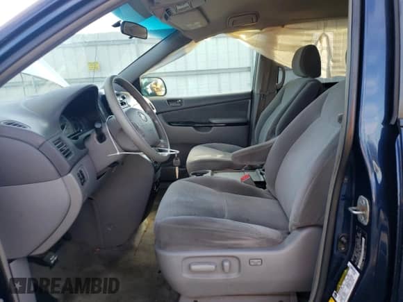 2005 Toyota Sienna LE with VIN 5TDBA23C15S039045, listed as a Copart auction lot 81860655 with 230,281 mi miles and Salvage title. Bid and sale history available at DreamBid. Image 7.