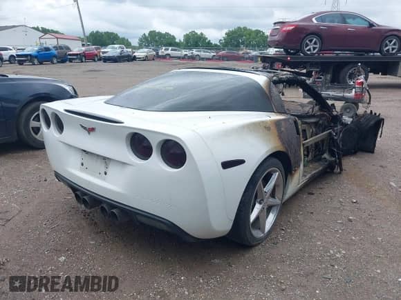 2012 Chevrolet Corvette 3LT с VIN 1G1YG2DW9C5100588, выставлен на аукционе IAAI как лот 42313589 с пробегом 103 000 миль миль и . История ставок и продаж доступна на DreamBid. Изображение 4.