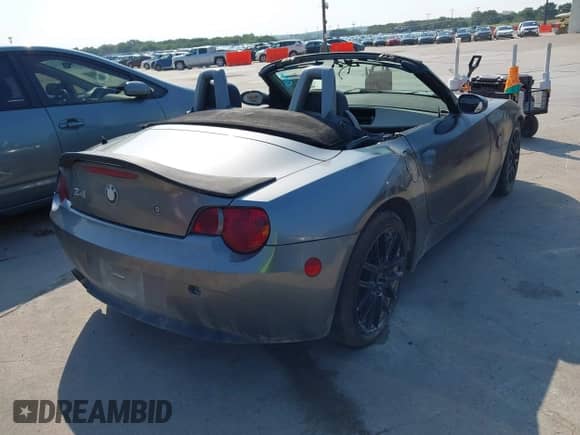 2004 BMW Z4 2.5i with VIN 4USBT33514LS50113, listed as a IAAI auction lot 42860163 with Not provided miles and . Bid and sale history available at DreamBid. Image 4.