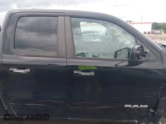 2020 Ram 1500 Big Horn z VIN 1C6RREBT4LN209998, wystawiony jako IAAI lot #42383891 z przebiegiem 67 555 mil mil oraz . Historia ofert i sprzedaży dostępna na DreamBid. Obrazek 13.