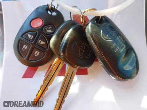 2004 Toyota Sienna XLE z VIN 5TDBA22C04S010412, wystawiony jako IAAI lot #43476943 z przebiegiem 141 596 mil mil oraz . Historia ofert i sprzedaży dostępna na DreamBid. Obrazek 11.