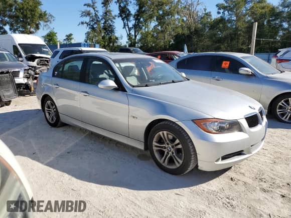 2008 BMW 3 Series 328i z VIN WBAVA37568NL55837, wystawiony jako Copart lot #91029115 z przebiegiem 76 374 mil mil oraz Czysty tytuł • Clean title. Historia ofert i sprzedaży dostępna na DreamBid. Obrazek 4.