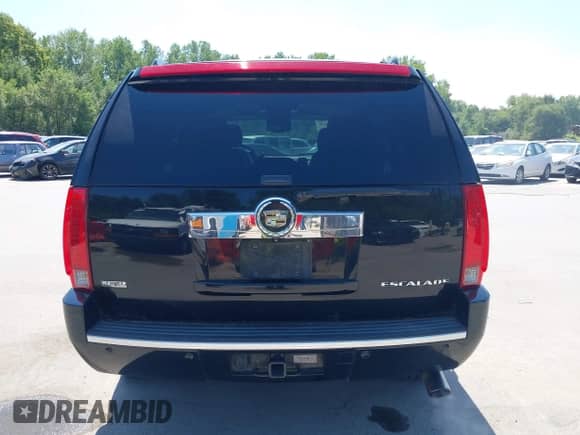 2011 Cadillac Escalade Premium с VIN 1GYS4CEF6BR155589, выставлен на аукционе IAAI как лот 43058172 с пробегом 239 489 миль миль и . История ставок и продаж доступна на DreamBid. Изображение 17.