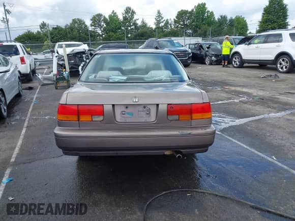 1993 Honda Accord z VIN 1HGCB7653PA064879, wystawiony jako IAAI lot #42482864 z przebiegiem 190 174 mil mil oraz . Historia ofert i sprzedaży dostępna na DreamBid. Obrazek 15.