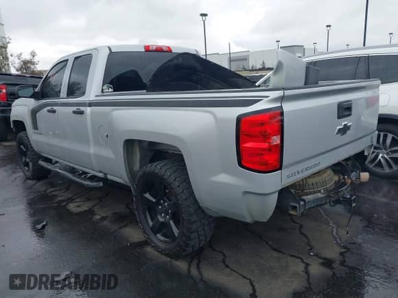 2016 Chevrolet Silverado 1500 Custom z VIN 1GCRCPEC9GZ365020, wystawiony jako IAAI lot #41772792 z przebiegiem 139 591 mil mil oraz . Historia ofert i sprzedaży dostępna na DreamBid. Obrazek 3.