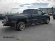 2002 GMC Sierra 1500 Denali z VIN 2GTFK69U221383430, wystawiony jako Copart lot #47127615 z przebiegiem 256 422 mil mil oraz Szkoda całkowita • Salvage title. Historia ofert i sprzedaży dostępna na DreamBid. Obrazek 3.