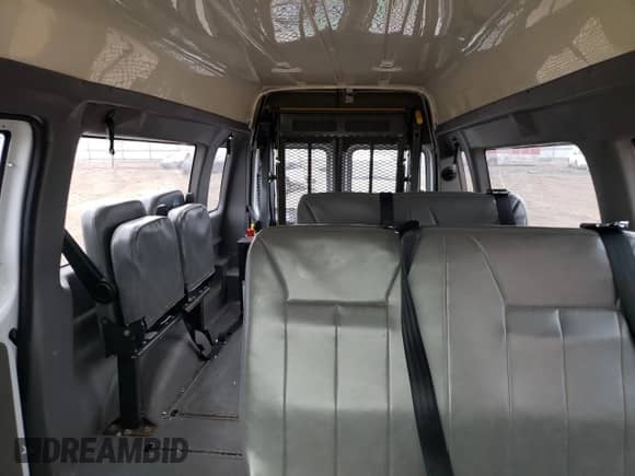 2010 Ford Econoline Cargo Commercial z VIN 1FTNS2EW9ADA49068, wystawiony jako Copart lot #50131214 z przebiegiem 80 902 mil mil oraz Czysty tytuł • Clean title. Historia ofert i sprzedaży dostępna na DreamBid. Obrazek 10.