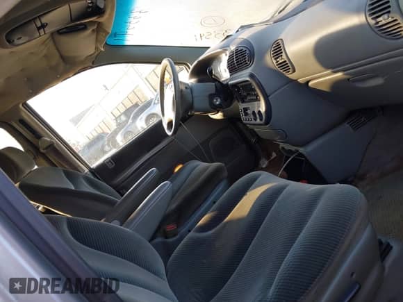 1997 Dodge Caravan LE with VIN 1B4GP54L3VB333541, listed as a IAAI auction lot 41012170 with 137,181 mi miles and . Bid and sale history available at DreamBid. Image 5.