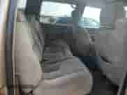2005 Chevrolet Suburban LS z VIN 1GNEC16Z65J151605, wystawiony jako Copart lot #84817755 z przebiegiem 250 028 mil mil oraz Szkoda całkowita • Salvage title. Historia ofert i sprzedaży dostępna na DreamBid. Obrazek 11.