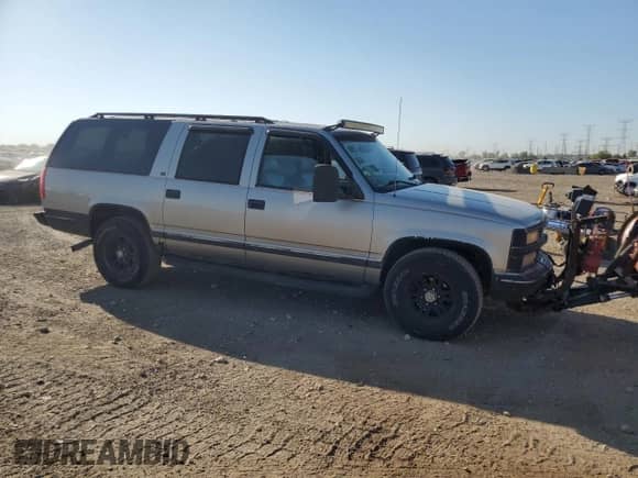 1999 Chevrolet Suburban with VIN 3GNFK16R1XG200768, listed as a Copart auction lot 81916305 with 207,621 mi miles and Salvage title. Bid and sale history available at DreamBid. Image 4.