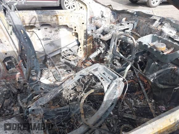 2020 Jeep Compass Latitude z VIN 3C4NJCBB1LT241799, wystawiony jako IAAI lot #40866536 z przebiegiem Nie podano mil oraz . Historia ofert i sprzedaży dostępna na DreamBid. Obrazek 5.