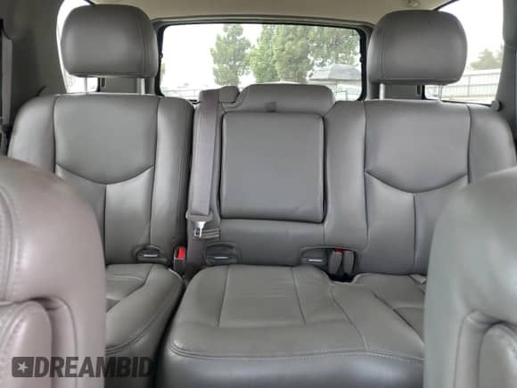 2004 Chevrolet Tahoe LT с VIN 1GNEC13T74R276242, выставлен на аукционе Copart как лот 70556415 с пробегом 177 615 миль миль и Списание • Salvage title. История ставок и продаж доступна на DreamBid. Изображение 10.