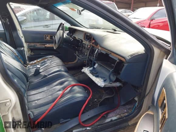 1993 Chevrolet Caprice с VIN 1G1BL5377PR133584, выставлен на аукционе IAAI как лот 43362851 с пробегом 446 569 миль миль и . История ставок и продаж доступна на DreamBid. Изображение 5.